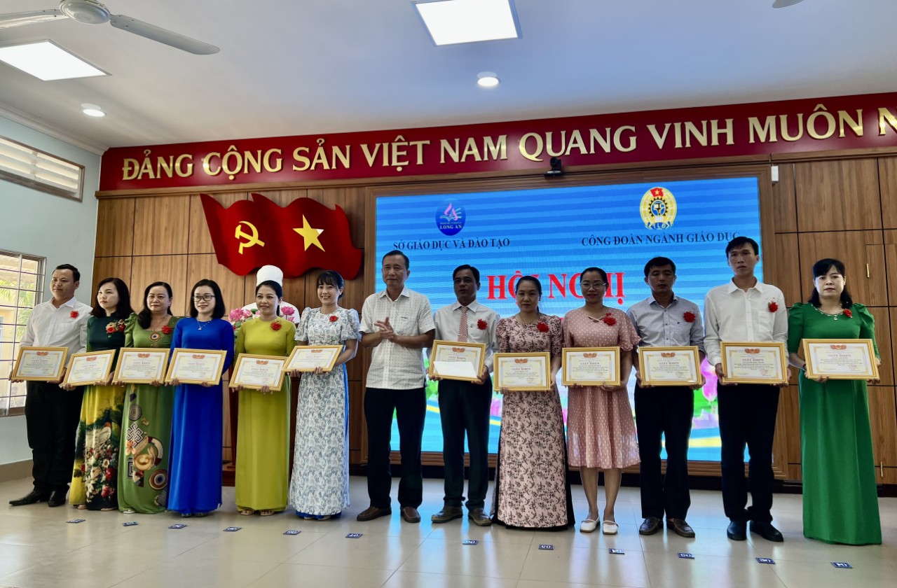 Một số hình ảnh Hội nghị tuyên dương học tập và l;àm theo tư tưởng, đạo đức, phong cách Hồ Chí Minh