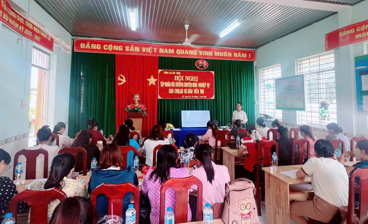 Tổ chức hội nghị tập huấn bồi dưỡng chuyên môn cho CBQL và GVMN năm 2025