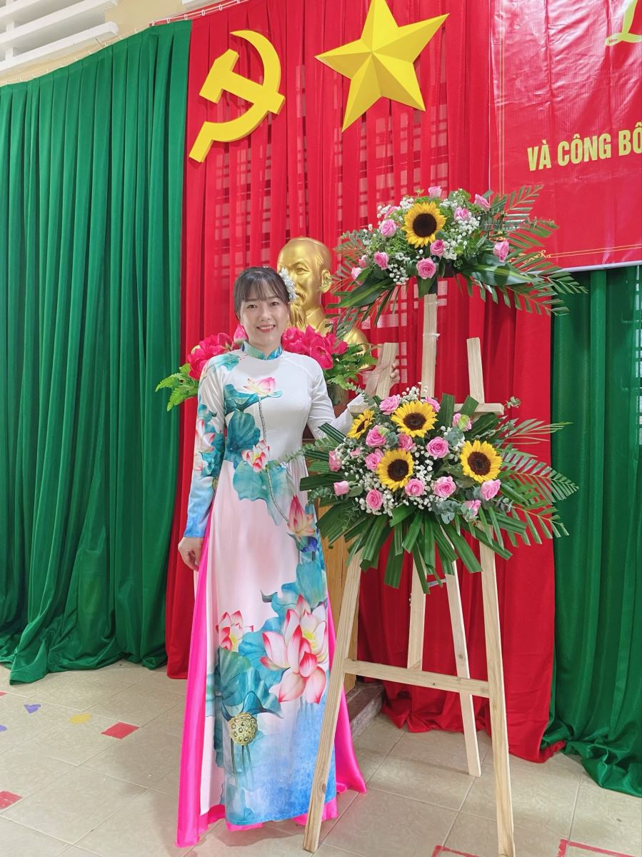 Tấm gương điển hình tiên tiến trong sự nghiệp trồng người